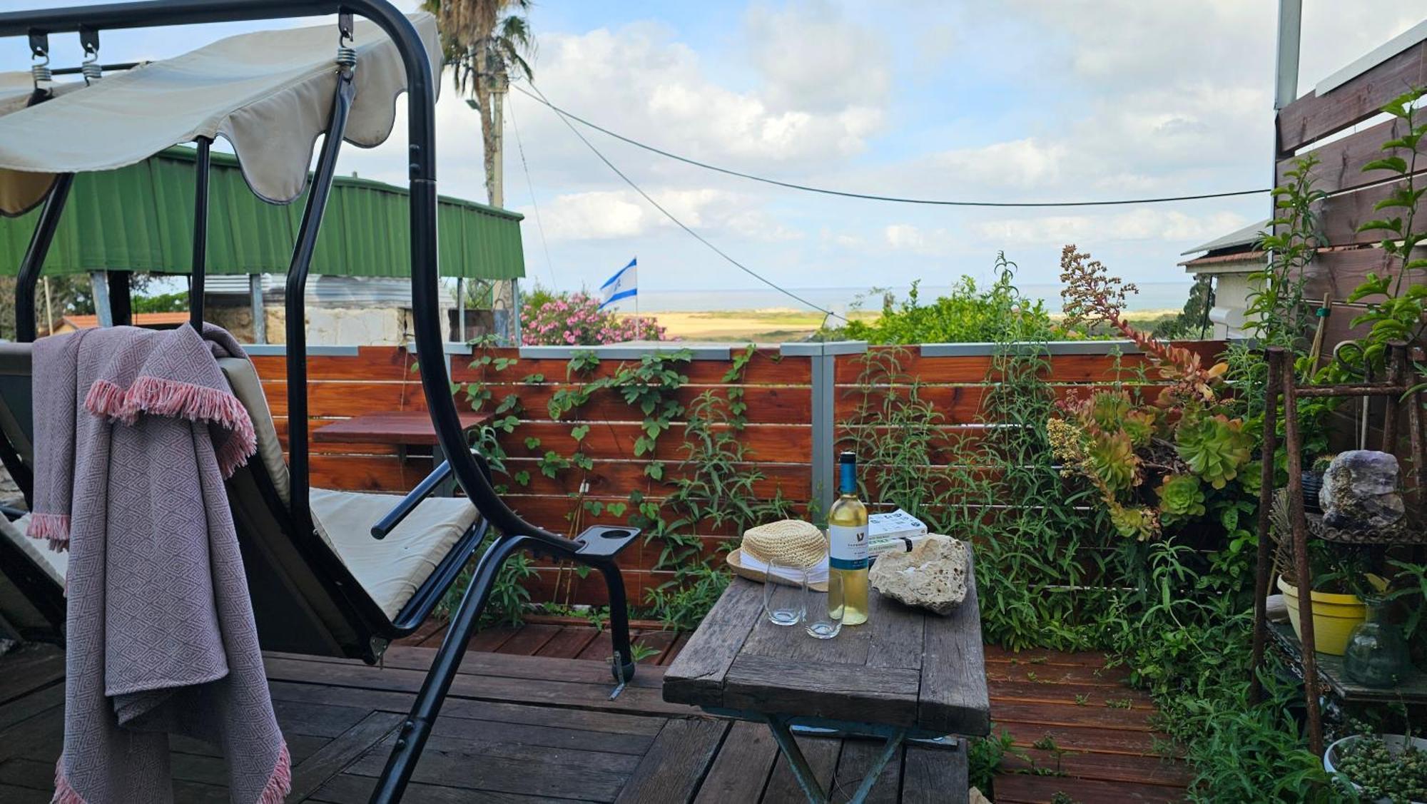 Cozy Seaview Glamping Caravan HaBonim Bagian luar foto